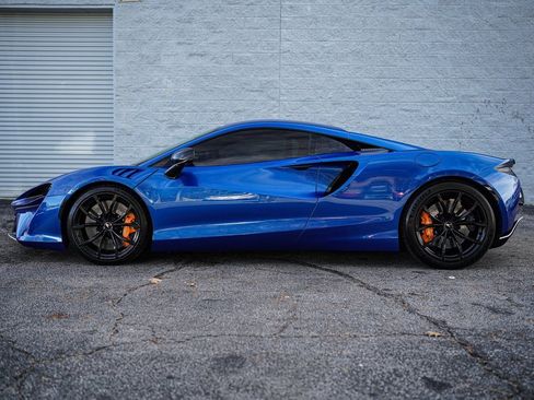 Used 2023 McLaren Artura image 11