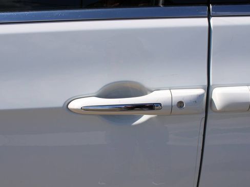 Used 2017 Chrysler Pacifica Touring Plus w/ Tire & Wheel Group image 20