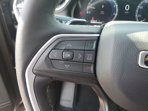 Used 2025 Jeep Grand Cherokee Laredo w/ Luxury Tech Group I AWD/4WD image 16