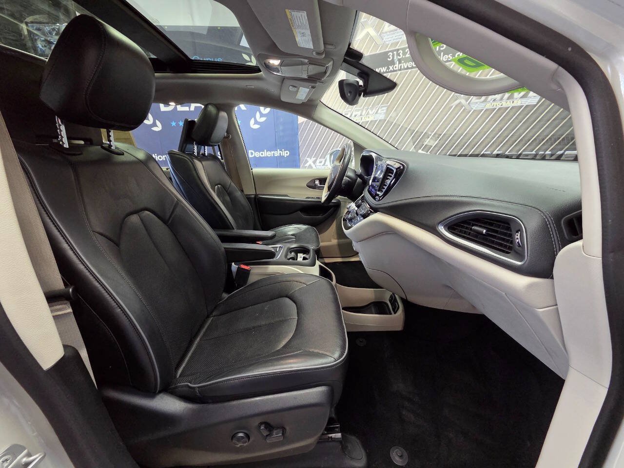 Used 2019 Chrysler Pacifica Limited FWD image 27