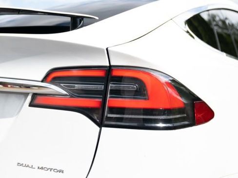 Used 2020 Tesla Model X Long Range image 17