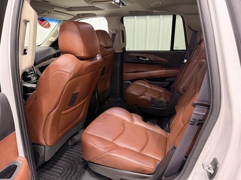 Used 2017 Cadillac Escalade Premium Luxury w/ LPO, Radiant Package AWD/4WD image 15