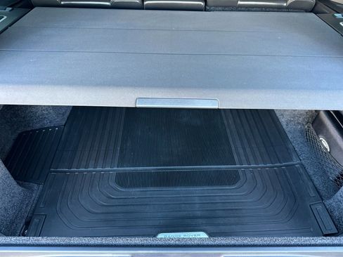 Used 2025 Land Rover Range Rover SE image 17