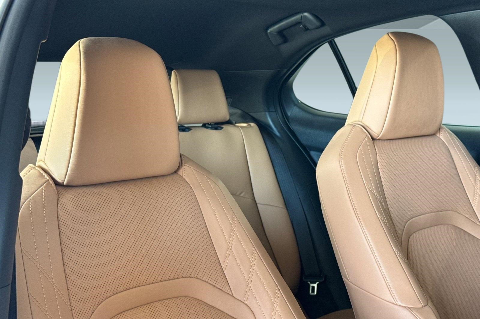 Certified 2025 Lexus UX 300h AWD w/ Accessory Package (Z2) image 33