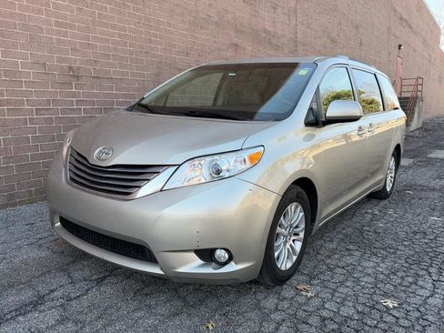 Used 2015 Toyota Sienna XLE Premium image 1