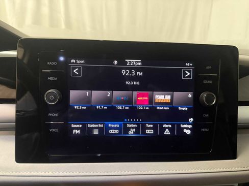 Certified 2025 Volkswagen Taos SE w/ Panoramic Sunroof Package image 31