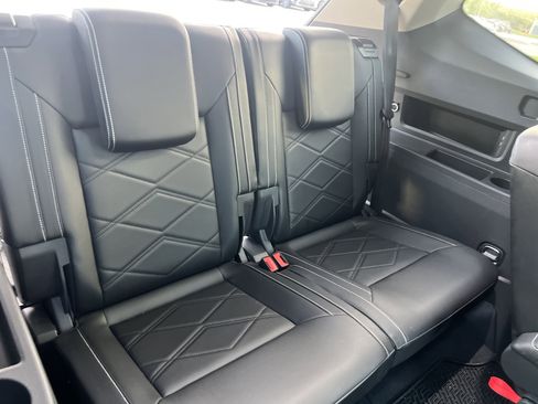 Certified 2024 Volkswagen Atlas SE FWD image 30