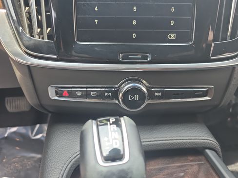 Used 2018 Volvo S90 T6 Momentum w/ Convenience Package AWD/4WD image 17