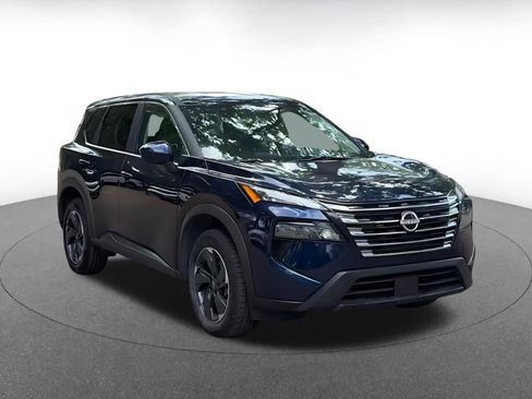 Used 2025 Nissan Rogue SV image 3