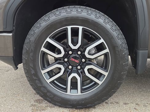 Used 2019 GMC Sierra 1500 AT4 w/ AT4 Premium Package image 9