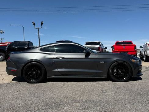 Used 2017 Ford Mustang GT RWD image 5