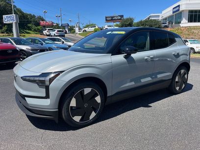 New 2025 Volvo EX30 Plus w/ Climate Package