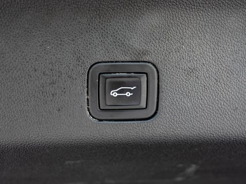 Used 2023 GMC Yukon Denali AWD/4WD image 24