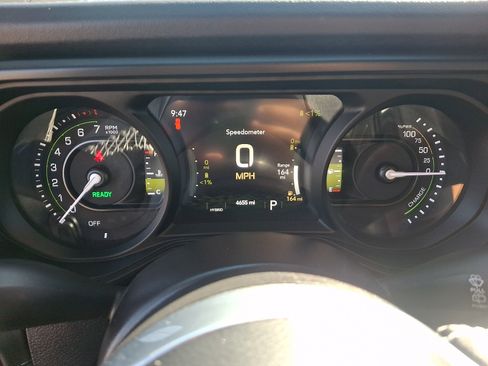 Used 2025 Jeep Wrangler Unlimited Sahara w/ Safety Group AWD/4WD image 19