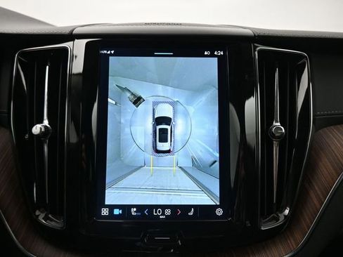 Used 2023 Volvo XC60 B6 Ultimate w/ Climate Package image 22