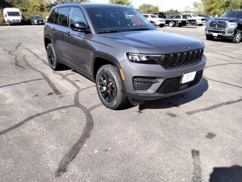 New 2025 Jeep Grand Cherokee Altitude w/ Trailer Tow Package image 4