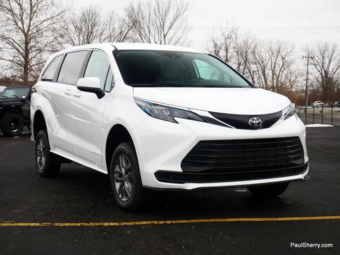 New 2026 Toyota Sienna LE image 27