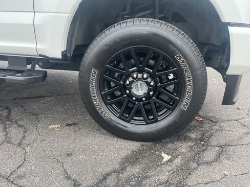 Used 2021 Ford F250 Lariat image 2