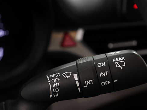Used 2021 Toyota Sienna XLE FWD image 19