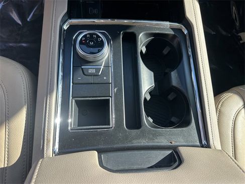 Used 2022 Ford Expedition XLT image 24