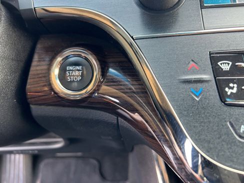 Used 2013 Toyota Avalon image 29