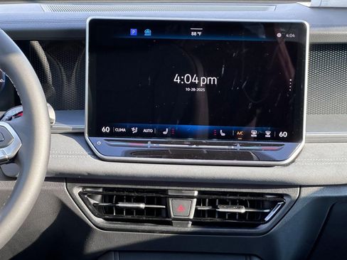 New 2026 Volkswagen Tiguan SE FWD image 22