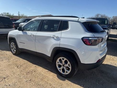 Used 2025 Jeep Compass Latitude w/ Sun & Sound Group image 4