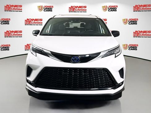 Used 2024 Toyota Sienna XSE w/ XSE Plus Package AWD/4WD image 14