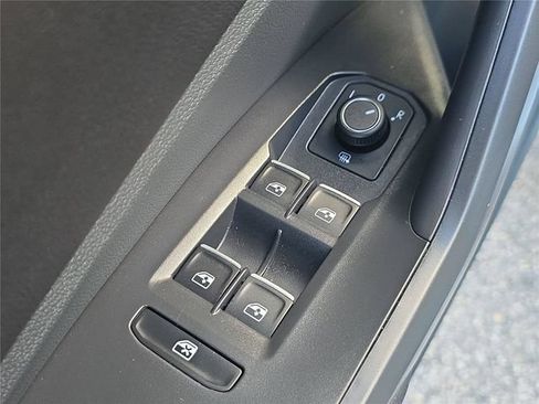 Used 2023 Volkswagen Jetta SE w/ Panoramic Sunroof Package FWD image 15
