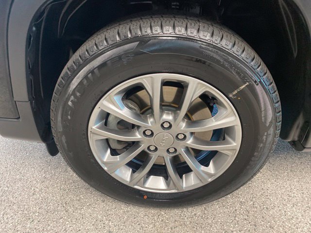Used 2019 Jeep Cherokee Latitude Plus w/ Comfort/Convenience Group AWD/4WD image 9