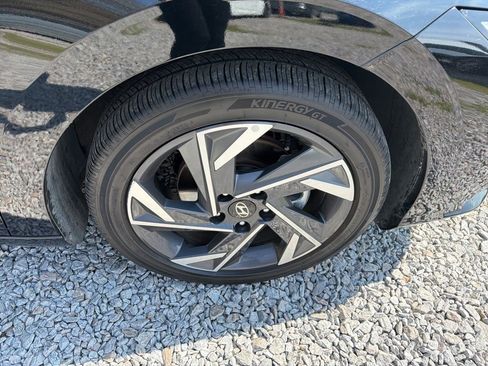 Used 2025 Hyundai Elantra SEL image 14