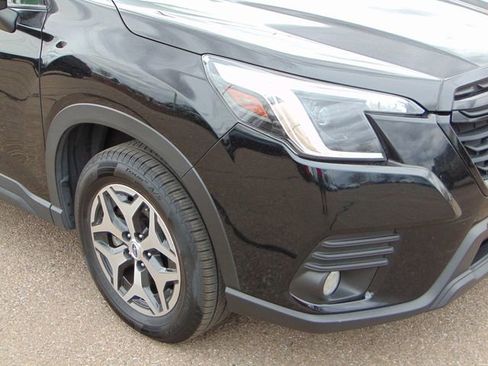 Certified 2023 Subaru Forester Premium AWD/4WD image 2