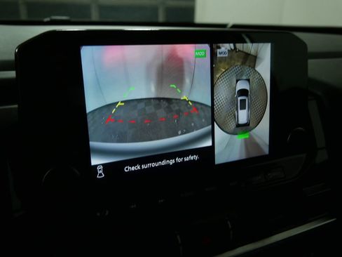 Used 2024 Nissan Pathfinder Platinum w/ Black Appearance Package image 30