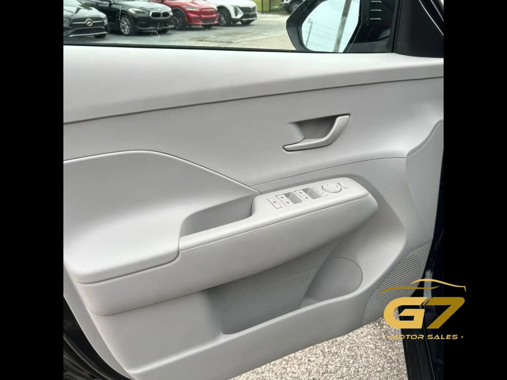 Used 2025 Hyundai Kona SEL FWD image 13