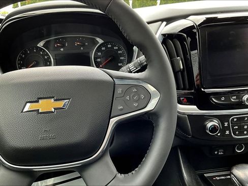 Used 2022 Chevrolet Traverse LT w/ LT Premium Package AWD/4WD image 12