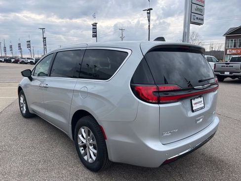New 2026 Chrysler Pacifica Select image 6