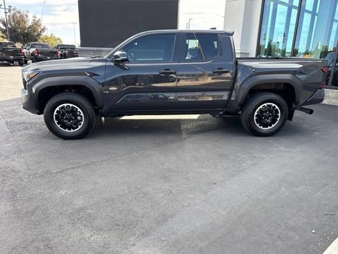 Used 2024 Toyota Tacoma TRD Off-Road w/ TRD Off Road Premium Package AWD/4WD image 3