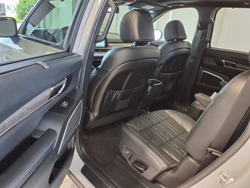 Used 2025 Kia Telluride AWD image 18