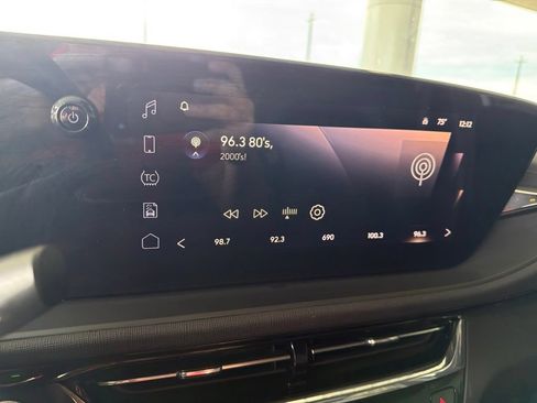 Used 2025 Buick Envista Sport Touring w/ Convenience I Package FWD image 11