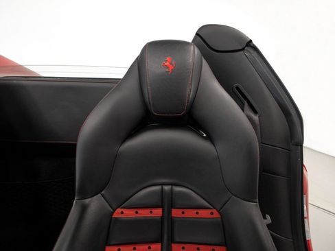 Used 2018 Ferrari 488 Spider image 27