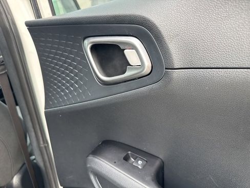 Certified 2022 Kia Soul S image 27