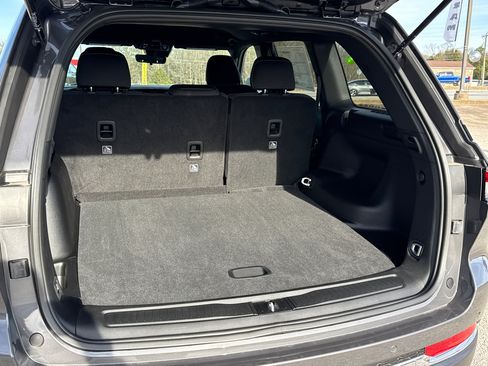 New 2025 Jeep Grand Cherokee Laredo w/ MOPAR Finishing Package image 18