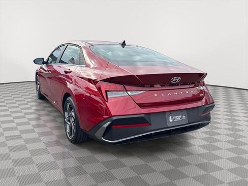 Certified 2025 Hyundai Elantra Limited image 4