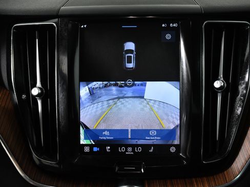 Used 2024 Volvo XC60 B5 Plus image 17