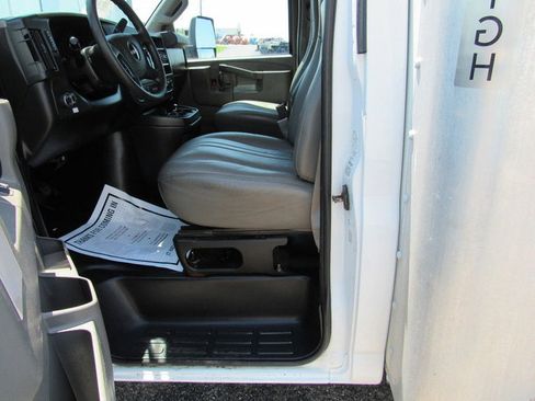 Used 2021 GMC Savana 3500 Extended w/ Power Convenience Package RWD image 23