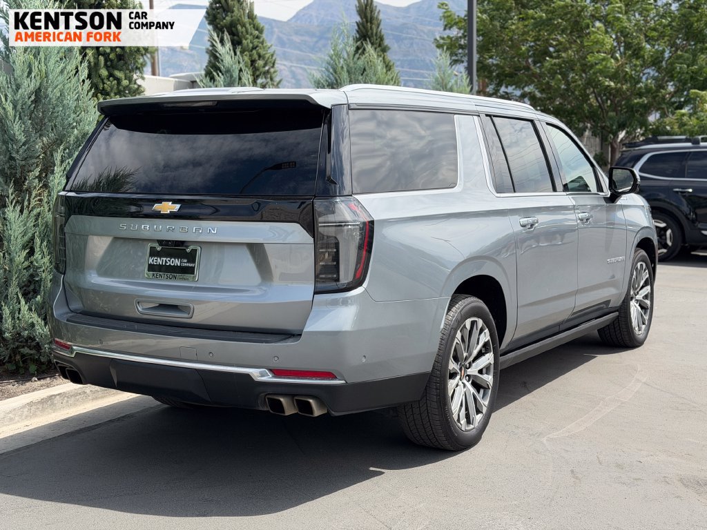 Used 2025 Chevrolet Suburban High Country AWD/4WD image 8
