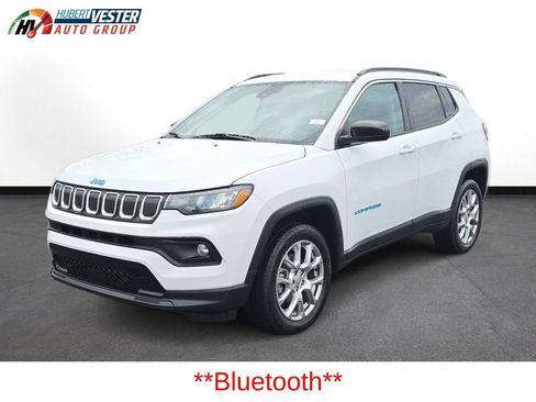 Used 2022 Jeep Compass Latitude image 2