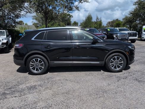 Used 2022 Lincoln Nautilus FWD w/ Premium Package image 2