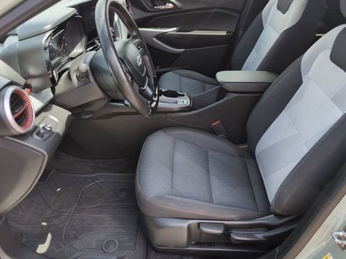 Certified 2024 Chevrolet Trax RS FWD image 17