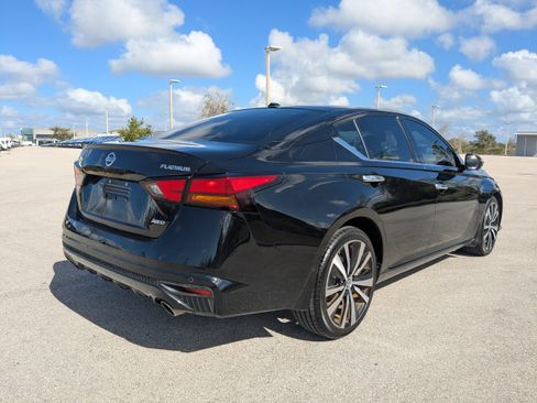 Used 2022 Nissan Altima 2.5 Platinum image 5